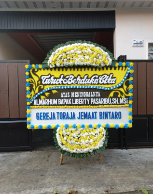 Papan Bunga Duka di Gunung Panjang